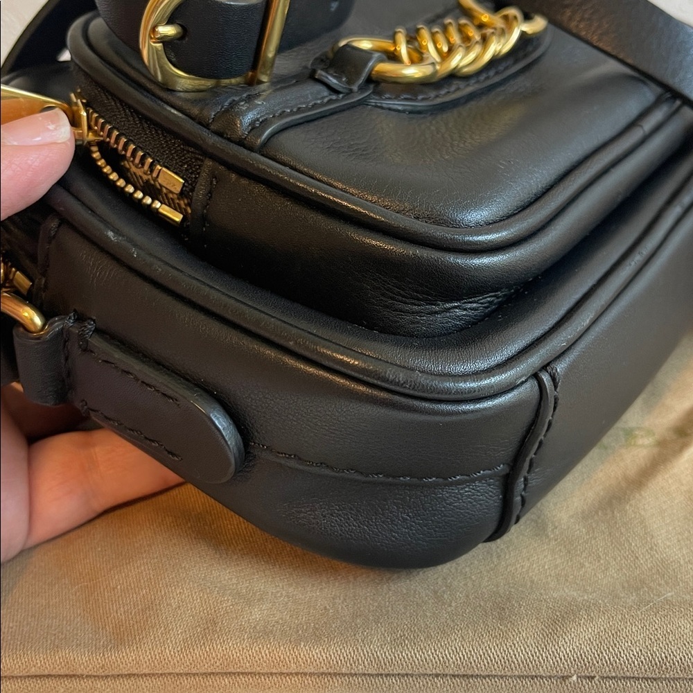 Authentic Burberry Chain Link Camera Crossbody - Picture 9 of 14